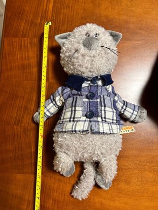 Peluche gato con abrigo