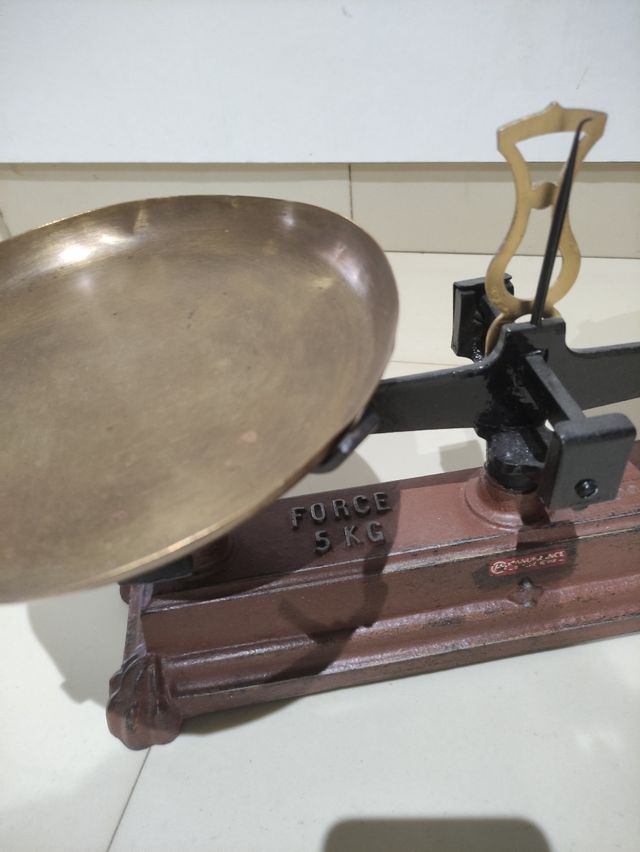 Balanza antigua restaurada