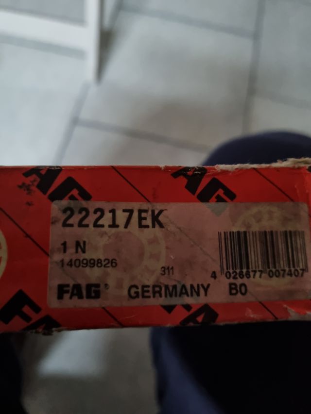 Cuscinetto orientabile a rulli 85x150x36 22217 EK