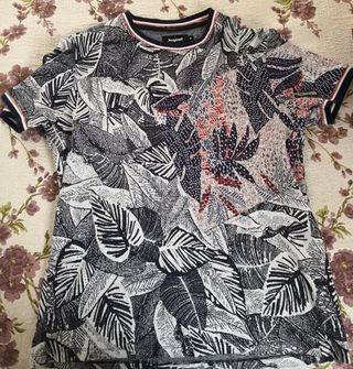 camiseta desigual 