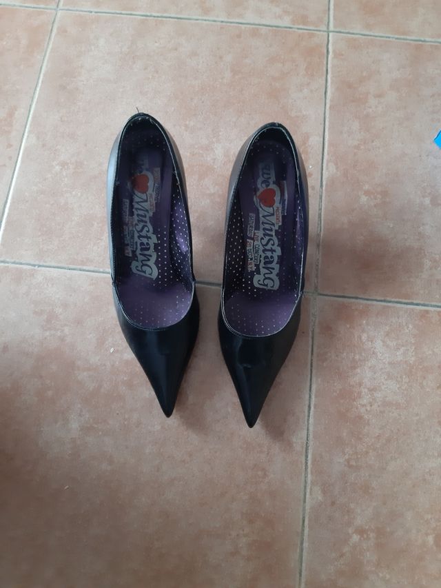 zapato de mujer negro de charol