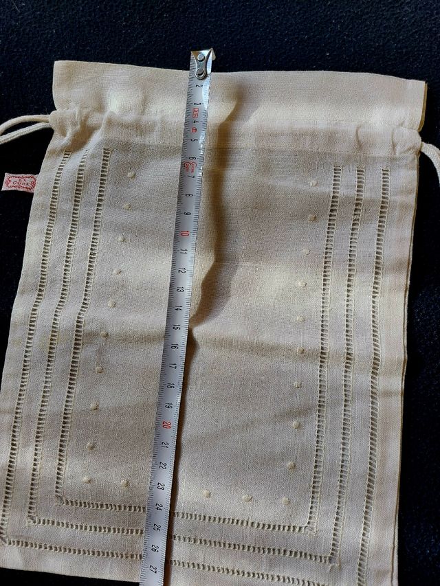 Bolsa pequeña de hilo con encaje