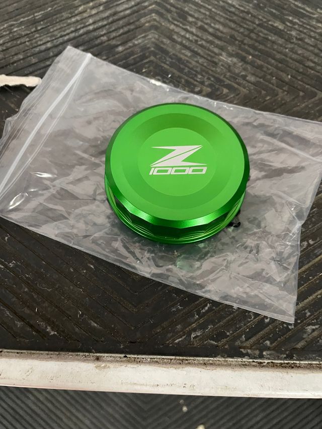 Tapa bote freno delantero