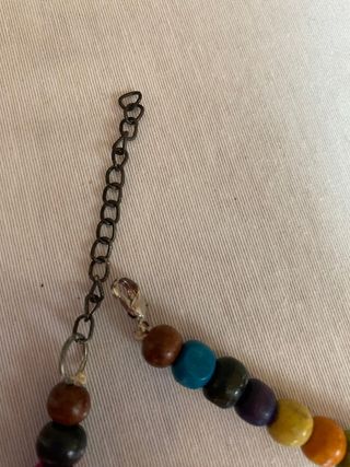 Collar de cuencas multicolor