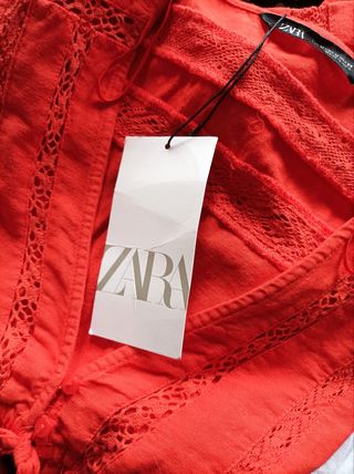 Camisa de Zara con etiqueta