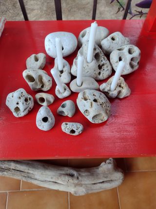 PIEDRAS RECOGIDAS EN LA PLAYA  EROSIONADAS.