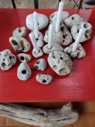 PIEDRAS RECOGIDAS EN LA PLAYA  EROSIONADAS.