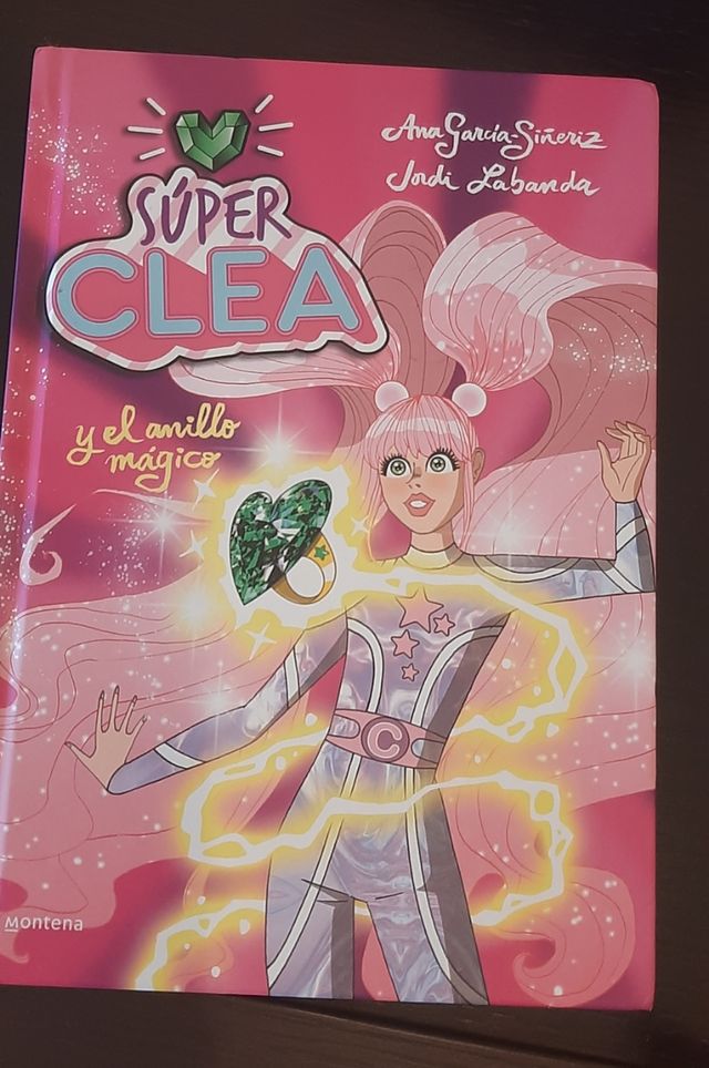 Súper Clea y el Anillo Mágico 