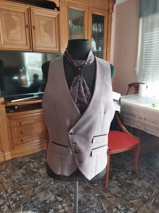 Chaleco y corbata