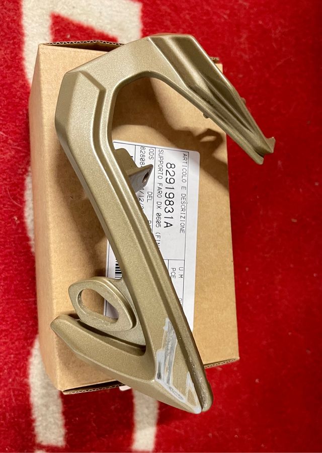 Soporte derecho faro ducati Streetfighter 1098S
