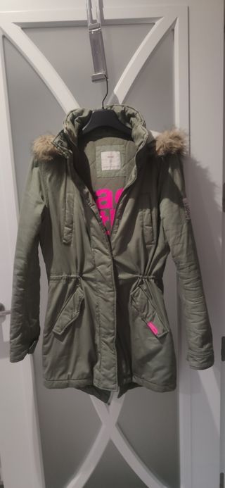PARKA VERDE Y FUCSIA