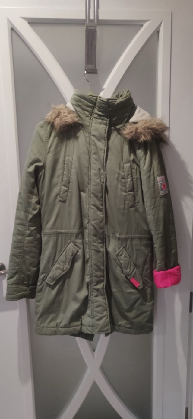 PARKA VERDE Y FUCSIA