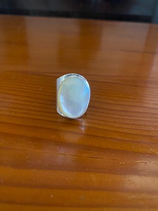 Anillo de plata y nácar