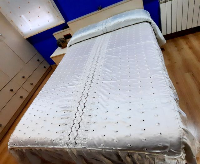 Colcha de raso blanco