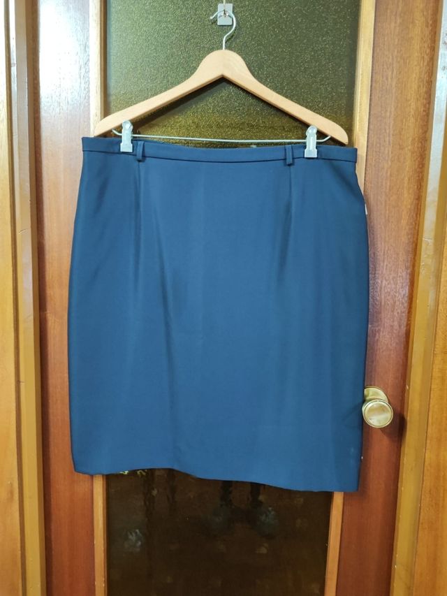 Falda azul marino