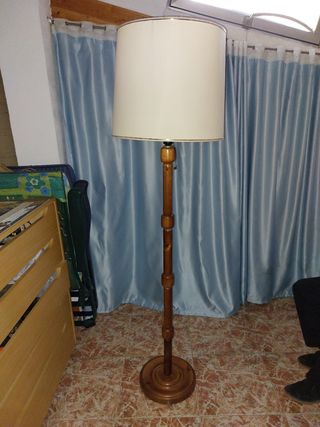Vendo lámpara de pie.