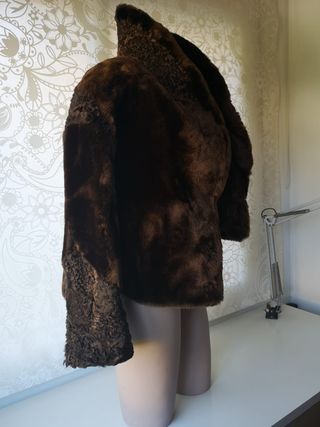 Chaquetón piel natural color marron y negro