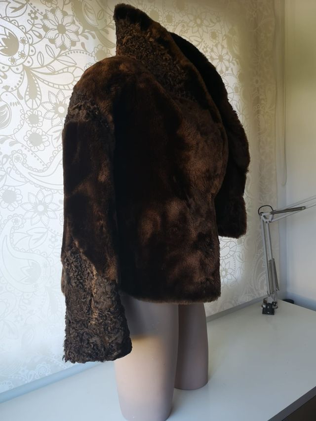 Chaquetón piel natural color marron y negro