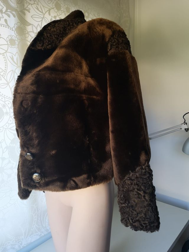 Chaquetón piel natural color marron y negro