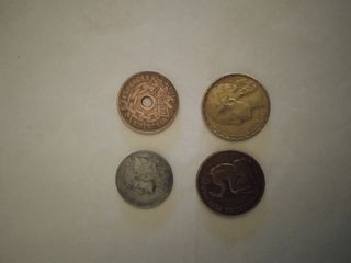 cuatro monedas de 5/25/50/y 1 peseta de la republi