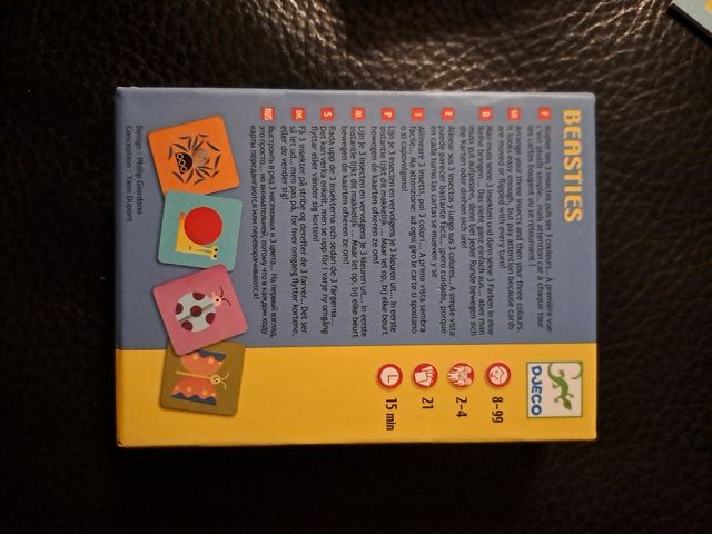 DJECO. Juego de cartas.