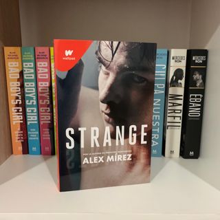 Strange Libro NUEVO