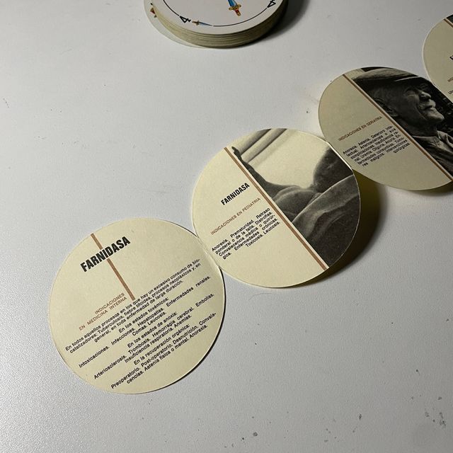 Curiosa baraja española circular vintage