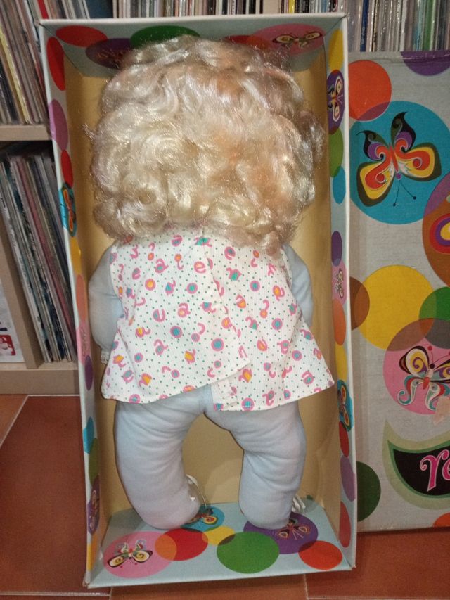 MUÑECA REMOLÓN DE VICMA ANTIGUA