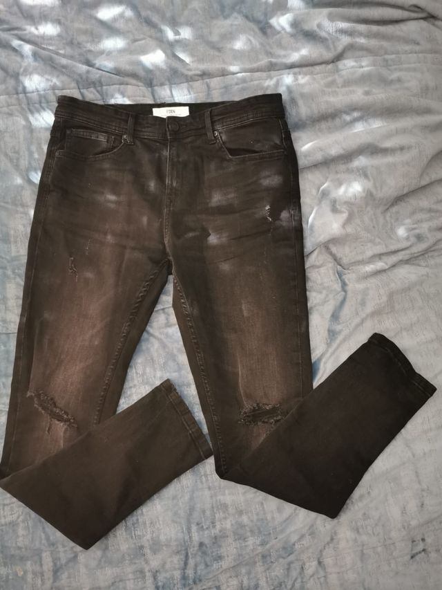 Vaqueros pitillo rotos