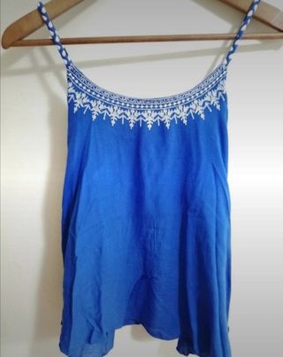 Blusa tirantes azul y bordado blanco talla S nueva
