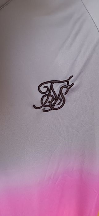 Camiseta técnica de Siksilk.