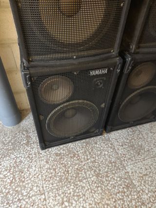 Altavoces Yamaha de 3 vías
