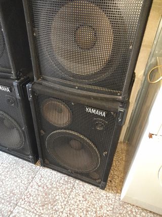 Altavoces Yamaha de 3 vías