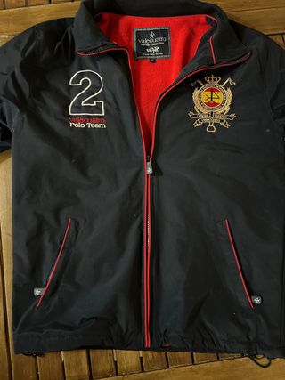 Chaqueta vale 4 talla xs 