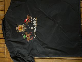 Chaqueta vale 4 talla xs 