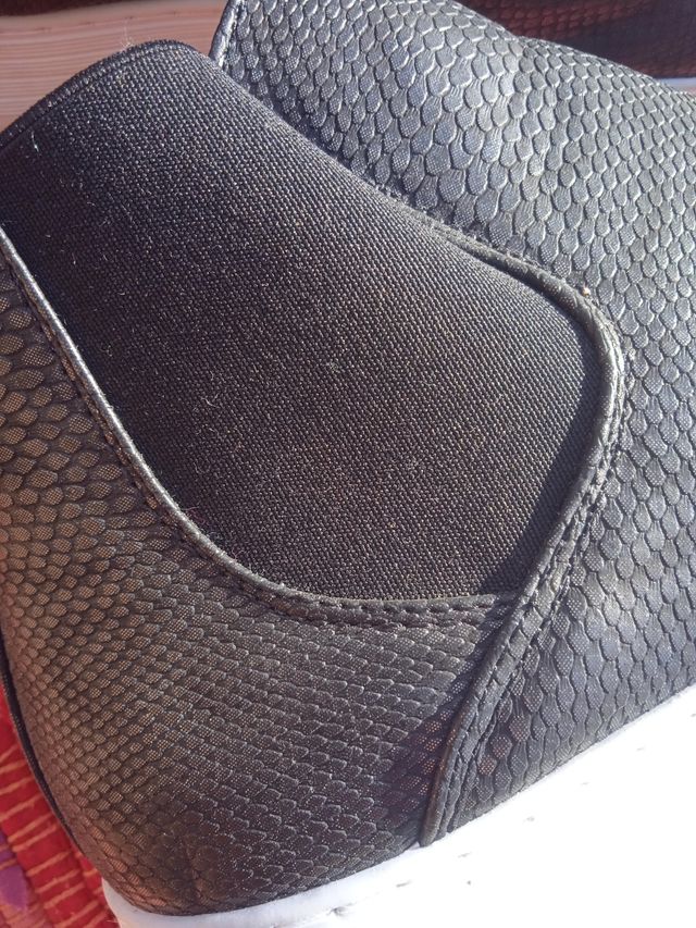 Botín elástico con plataforma. N°40. Unisex.