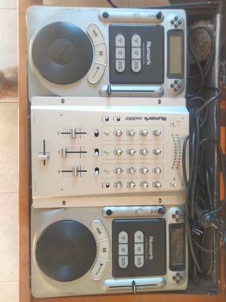 LECTORES Y MESA DE DJ