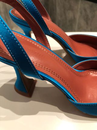 Zapatos salón azules joya 