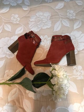 Botin piel Zara