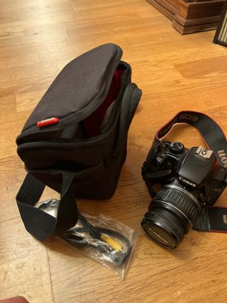 Cámara Réflex Canon 1000D Kit con objetivo 18-55mm