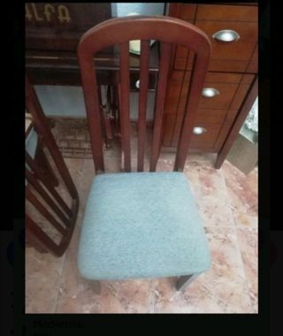 4 sillas de madera tapizadas en gris