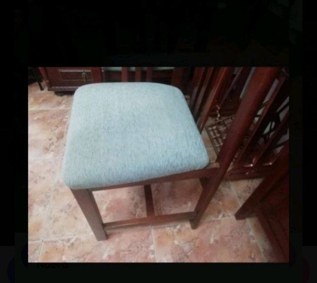 4 sillas de madera tapizadas en gris