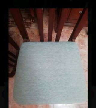 4 sillas de madera tapizadas en gris