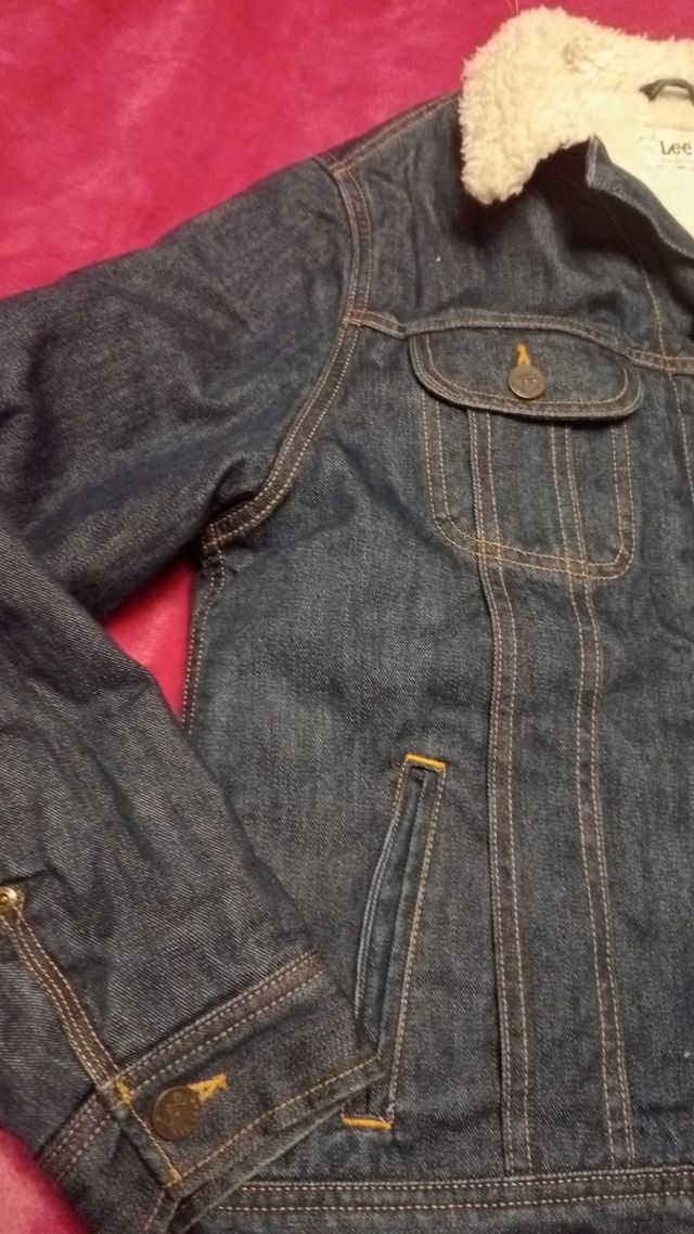 Cazadora vaquera Lee con borreguito