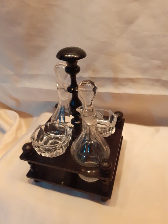 ANTIGUO Y BONITO COMBI DE MESA ISABELINO