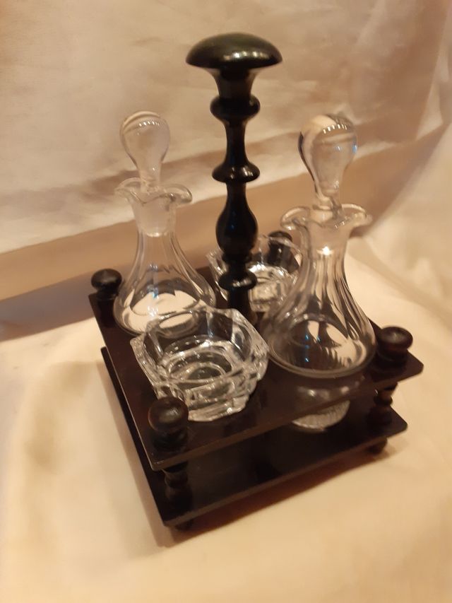 ANTIGUO Y BONITO COMBI DE MESA ISABELINO