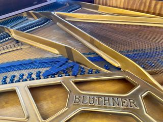 PIANO BLUTHNER