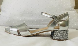 SANDALIAS PLATEADAS TACON PURPURINA 39