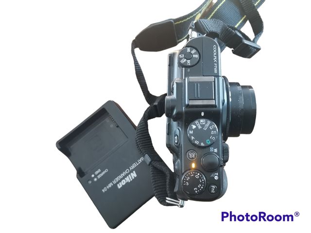 cámara nikon compacta