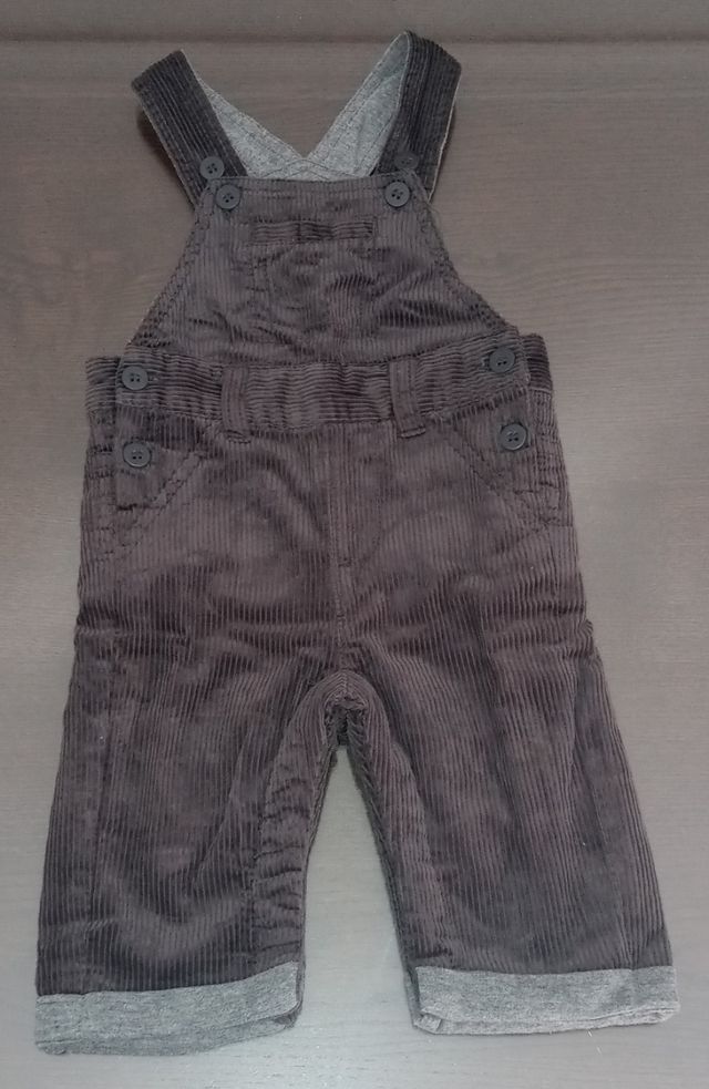 Peto de pana. 3 meses.